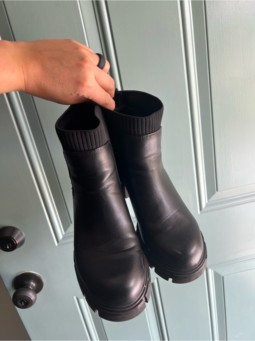 Black boots - Picture 4 of 7